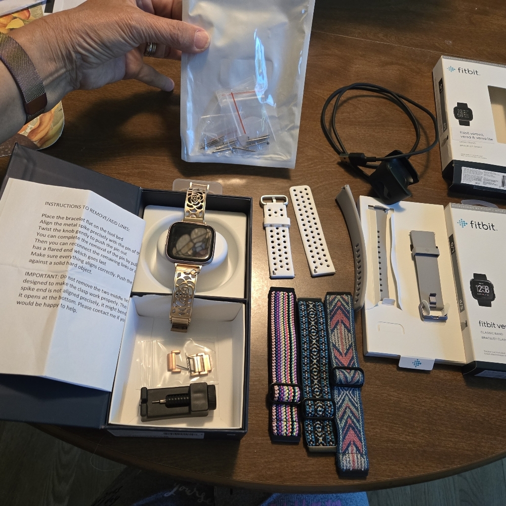 Fitbit Versa 2 Watch, w/ 7 watch bands & Charger